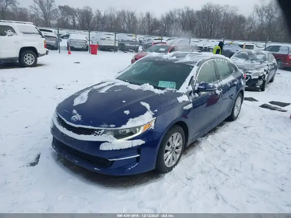 5XXGU4L32JG197558 2018 KIA OPTIMA - Image 2