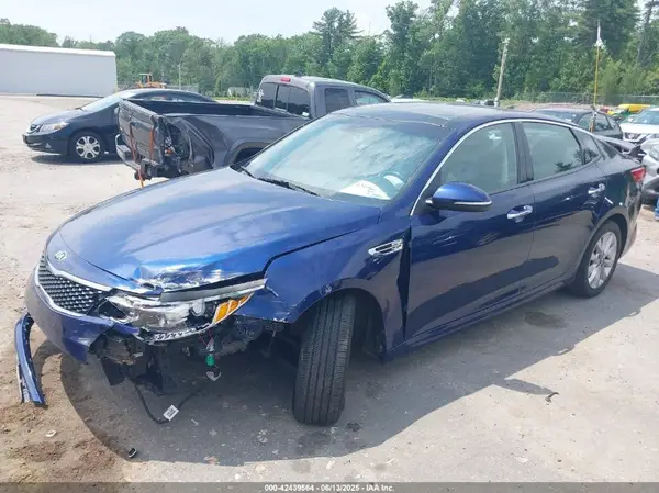 5XXGU4L32JG200782 2018 KIA OPTIMA - Image 2