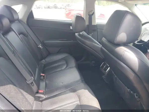5XXGU4L32JG200782 2018 KIA OPTIMA - Image 8
