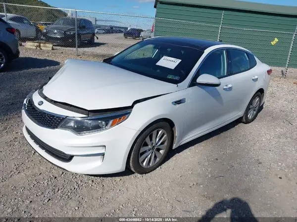5XXGU4L32JG201740 2018 KIA OPTIMA - Image 2
