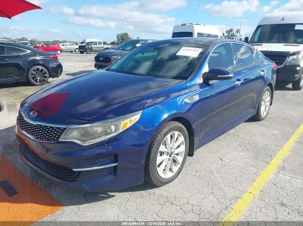 5XXGU4L32JG202905 2018 KIA OPTIMA - Image 2