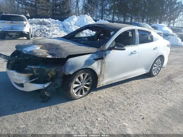 5XXGU4L32JG214097 2018 KIA OPTIMA - Image 2