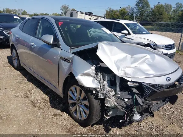 5XXGU4L32JG215928 2018 KIA OPTIMA - Image 1