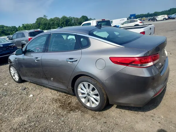 5XXGU4L32JG217677 2018 KIA OPTIMA - Image 2