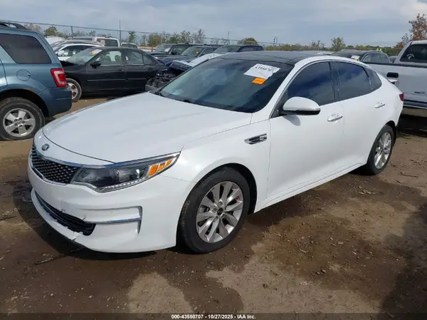 5XXGU4L32JG218098 2018 KIA OPTIMA - Image 2