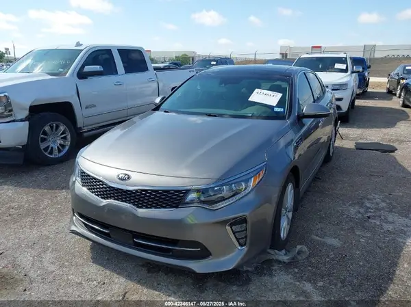 5XXGU4L32JG228453 2018 KIA OPTIMA - Image 2