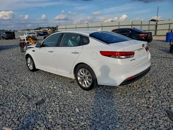 5XXGU4L32JG233569 2018 KIA OPTIMA - Image 2