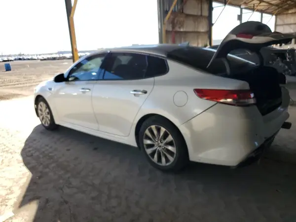 5XXGU4L32JG238805 2018 KIA OPTIMA - Image 2
