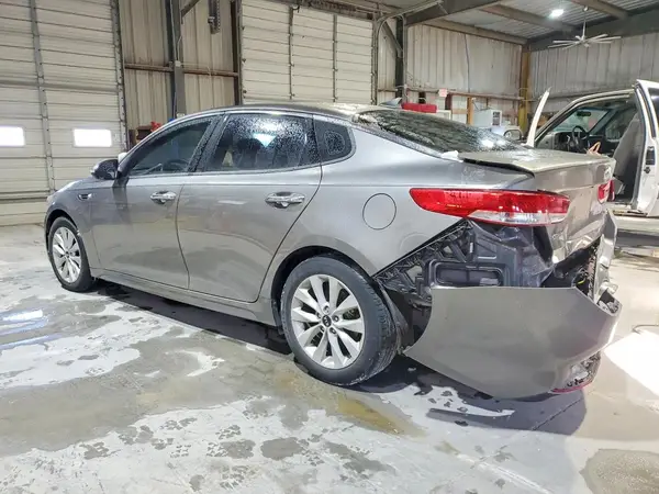 5XXGU4L32JG242532 2018 KIA OPTIMA - Image 2