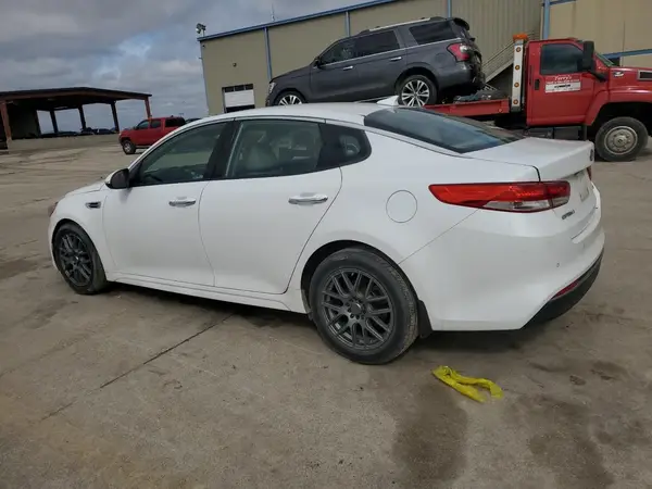 5XXGU4L32JG261663 2018 KIA OPTIMA - Image 2