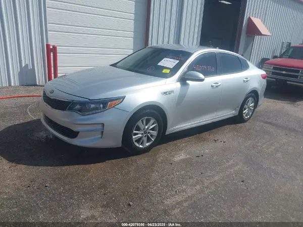 5XXGU4L32JG269794 2018 KIA OPTIMA - Image 2