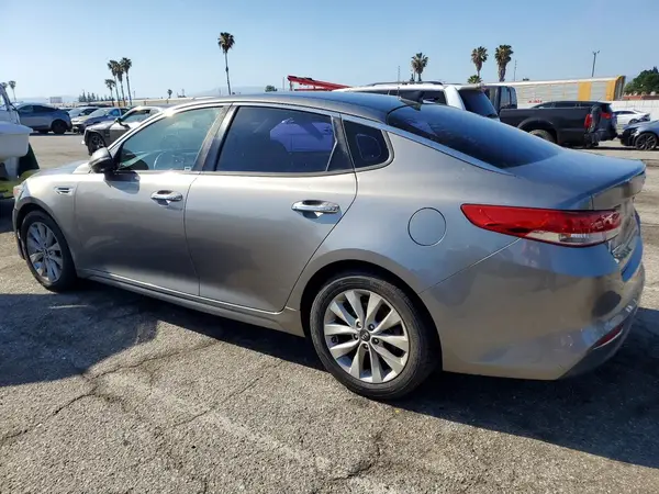 5XXGU4L32JG272596 2018 KIA OPTIMA - Image 2