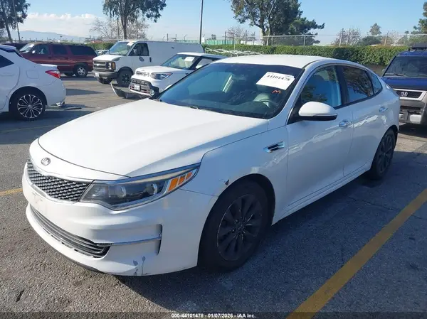 5XXGU4L33GG043482 2016 KIA OPTIMA - Image 2
