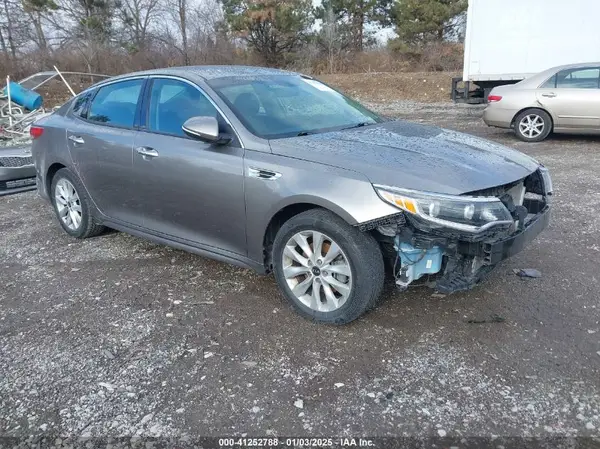 5XXGU4L33HG158438 2017 KIA OPTIMA - Image 1