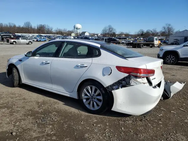 5XXGU4L33JG195057 2018 KIA OPTIMA - Image 2