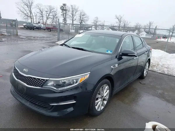 5XXGU4L33JG196533 2018 KIA OPTIMA - Image 2