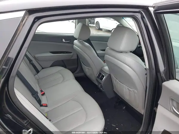 5XXGU4L33JG196533 2018 KIA OPTIMA - Image 8