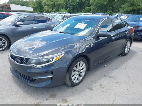 5XXGU4L33JG213413 2018 KIA OPTIMA - Image 2