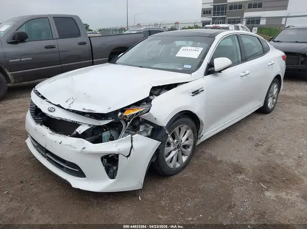 5XXGU4L33JG220295 2018 KIA OPTIMA - Image 2