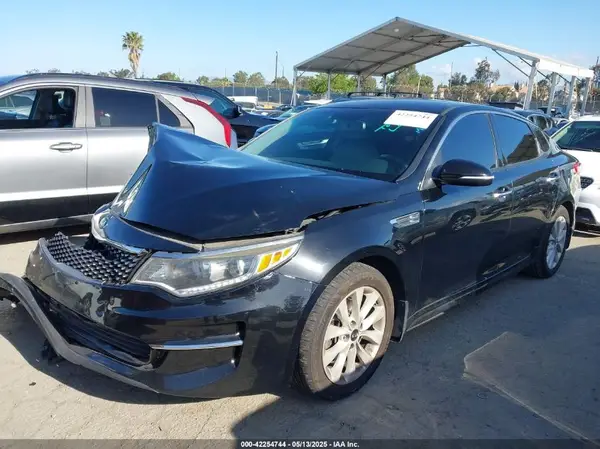 5XXGU4L33JG225349 2018 KIA OPTIMA - Image 2