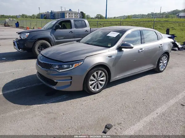 5XXGU4L33JG227487 2018 KIA OPTIMA - Image 2