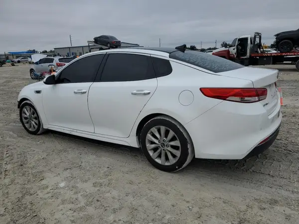 5XXGU4L33JG233581 2018 KIA OPTIMA - Image 2
