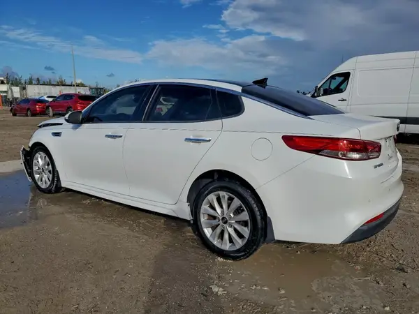 5XXGU4L33JG244211 2018 KIA OPTIMA - Image 2