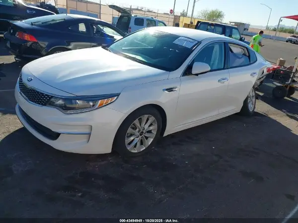 5XXGU4L33JG271389 2018 KIA OPTIMA - Image 2