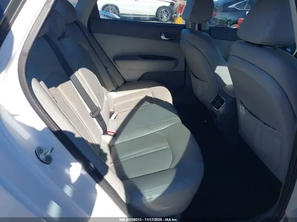 5XXGU4L34GG066950 2016 KIA OPTIMA - Image 8