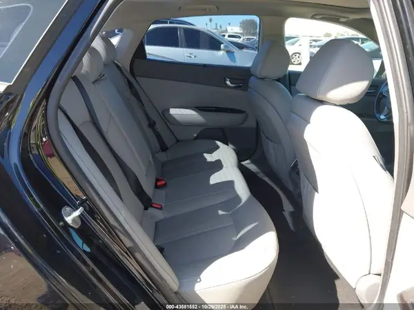 5XXGU4L34HG126971 2017 KIA OPTIMA - Image 8