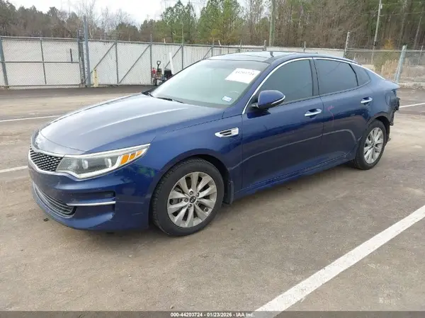 5XXGU4L34HG136965 2017 KIA OPTIMA - Image 2