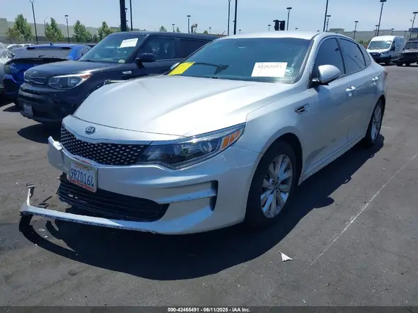 5XXGU4L34JG184486 2018 KIA OPTIMA - Image 2