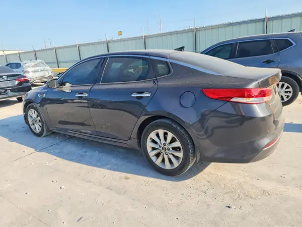 5XXGU4L34JG185623 2018 KIA OPTIMA - Image 2
