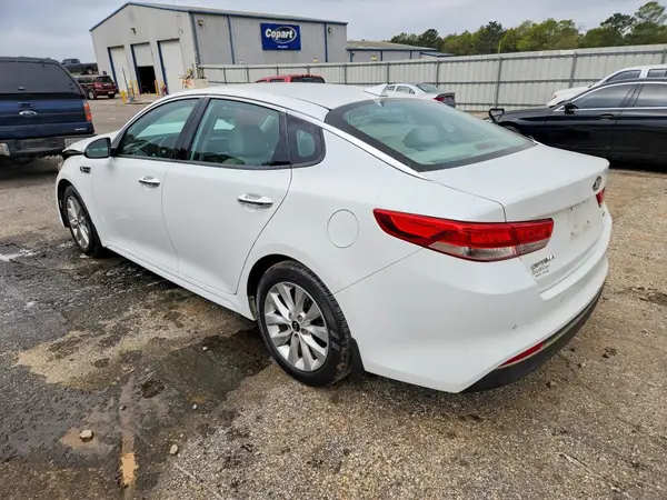 5XXGU4L34JG189882 2018 KIA OPTIMA - Image 2