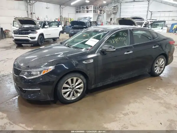 5XXGU4L34JG201884 2018 KIA OPTIMA - Image 2