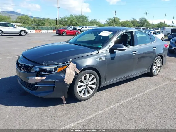5XXGU4L34JG208527 2018 KIA OPTIMA - Image 2