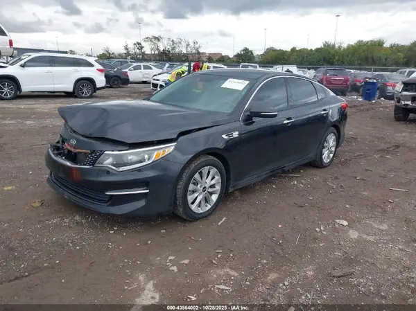 5XXGU4L34JG209869 2018 KIA OPTIMA - Image 2