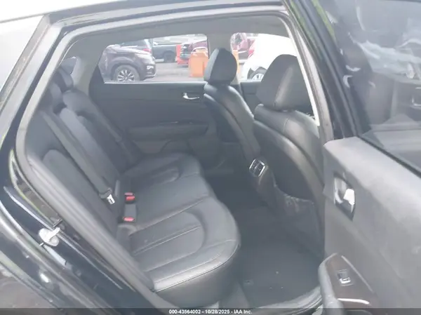 5XXGU4L34JG209869 2018 KIA OPTIMA - Image 8