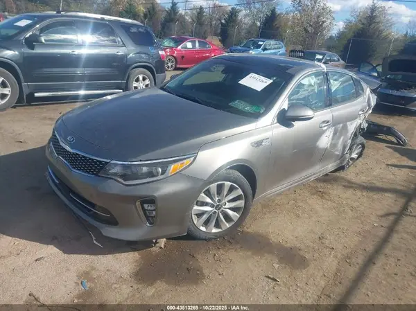 5XXGU4L34JG210195 2018 KIA OPTIMA - Image 2