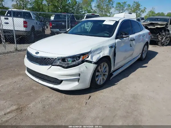 5XXGU4L34JG218121 2018 KIA OPTIMA - Image 2