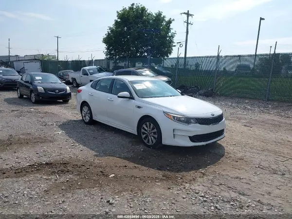 5XXGU4L34JG227062 2018 KIA OPTIMA - Image 1