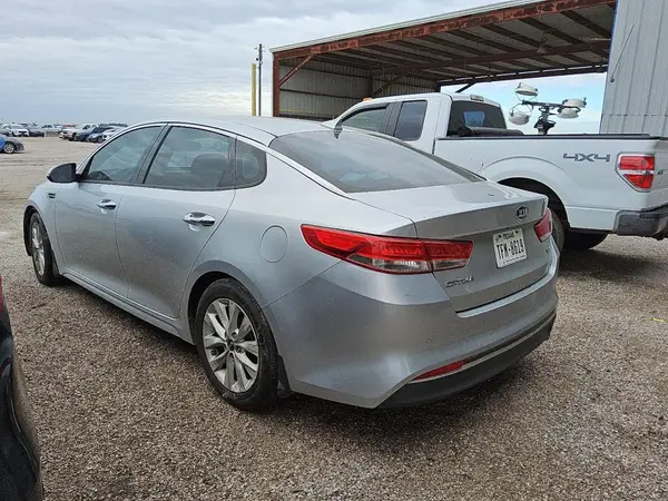 5XXGU4L34JG232388 2018 KIA OPTIMA - Image 2
