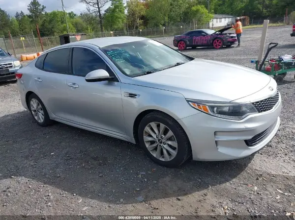 5XXGU4L34JG237557 2018 KIA OPTIMA - Image 1