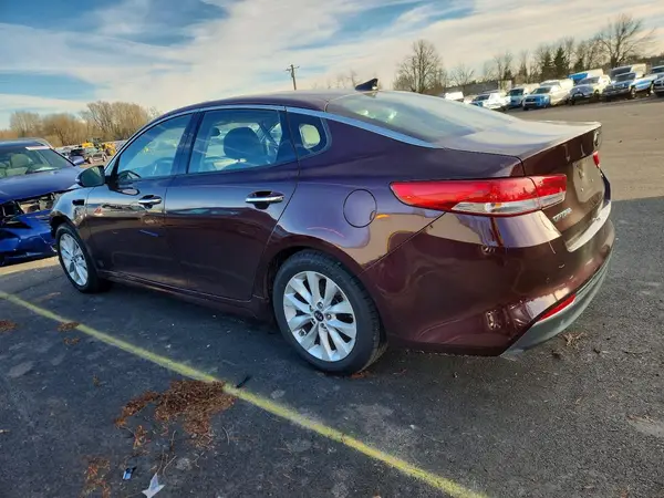 5XXGU4L34JG237929 2018 KIA OPTIMA - Image 2