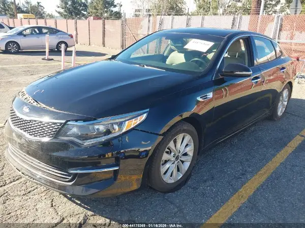 5XXGU4L34JG241656 2018 KIA OPTIMA - Image 2
