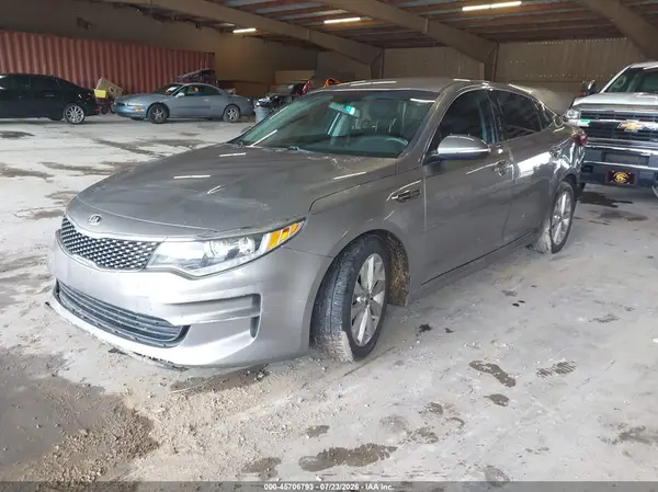 5XXGU4L34JG273880 2018 KIA OPTIMA - Image 2