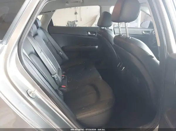 5XXGU4L34JG273880 2018 KIA OPTIMA - Image 8