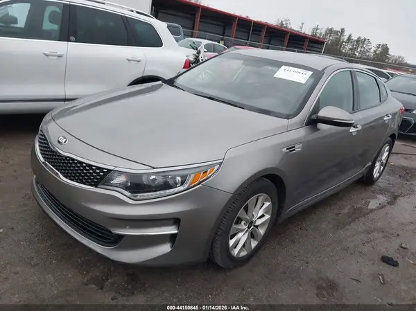 5XXGU4L34JG274723 2018 KIA OPTIMA - Image 2