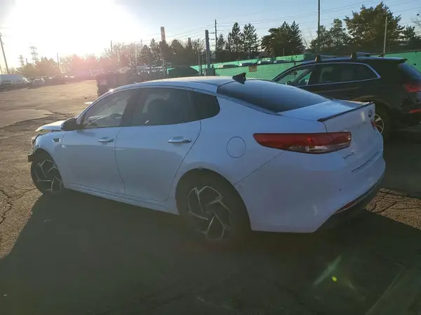 5XXGU4L35GG010581 2016 KIA OPTIMA - Image 2