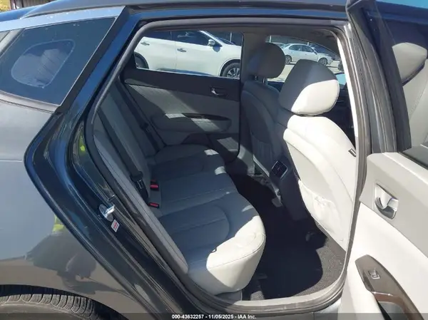 5XXGU4L35GG010838 2016 KIA OPTIMA - Image 8